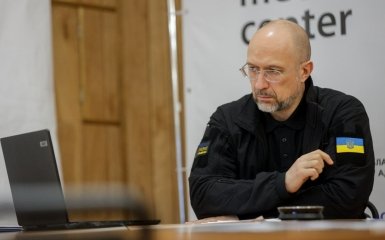 Шмыгаль обещает ежемесячную доплату для учителей