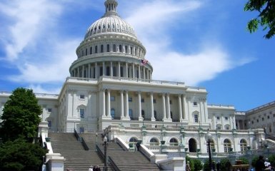 В Сенате США обсуждают законопроект про 500% пошлин для покупателей российской нефти