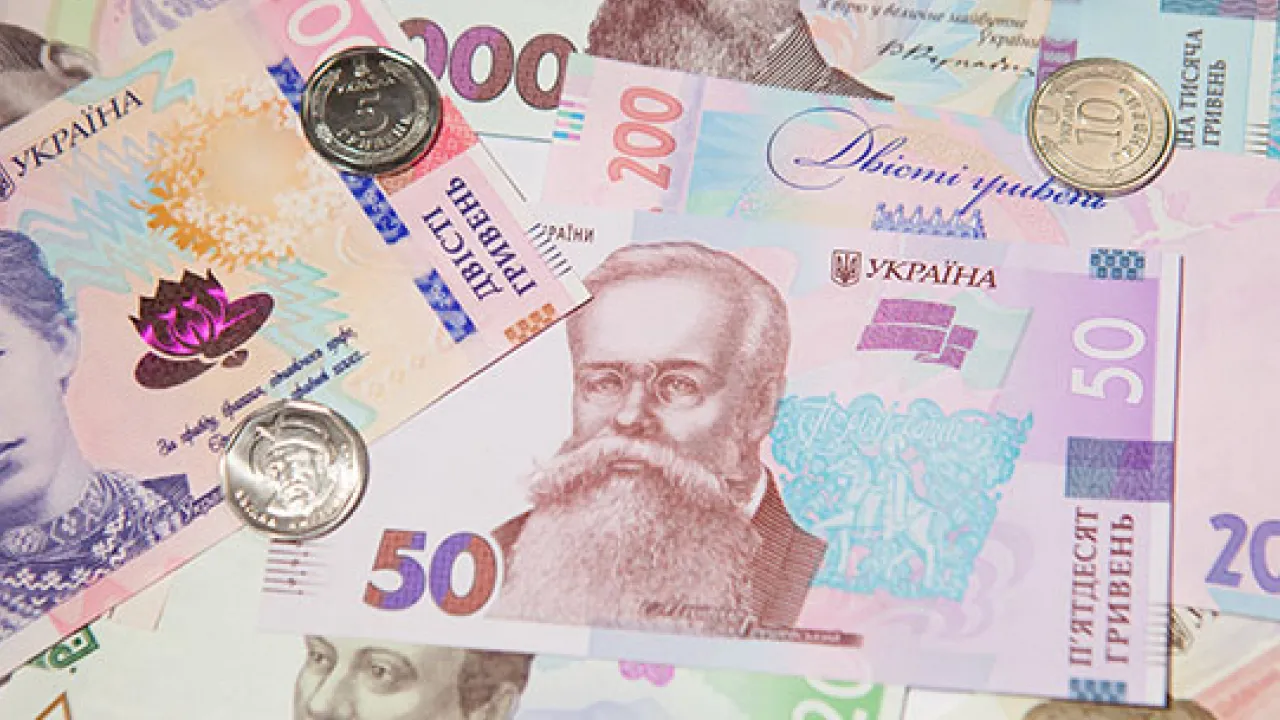Нова допомога: Кабмін виплатить українцям ще по 1000 гривень — хто та як може отримати кошти