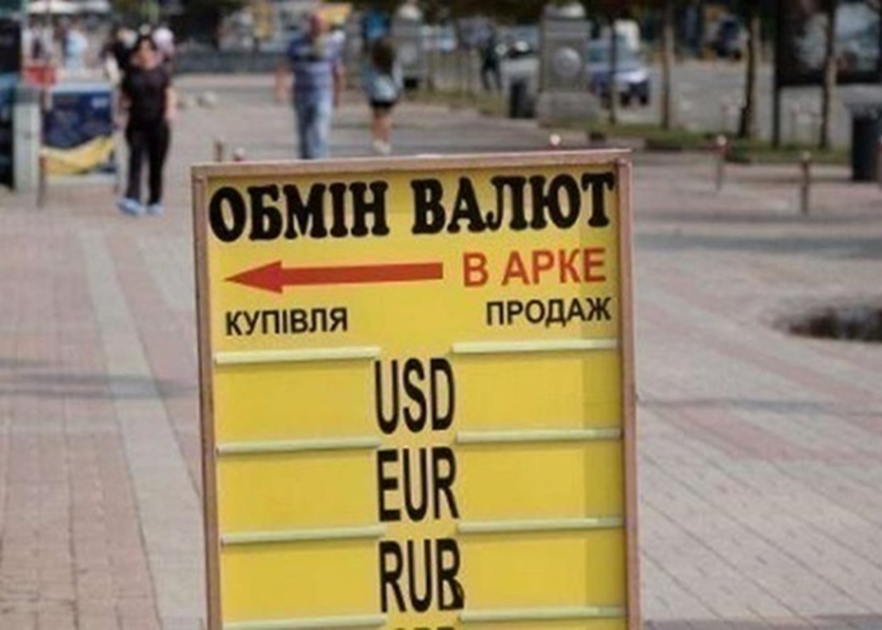 Курс валют на старті тижня: гривня демонструє стабільність в обмінниках України після вихідних.
