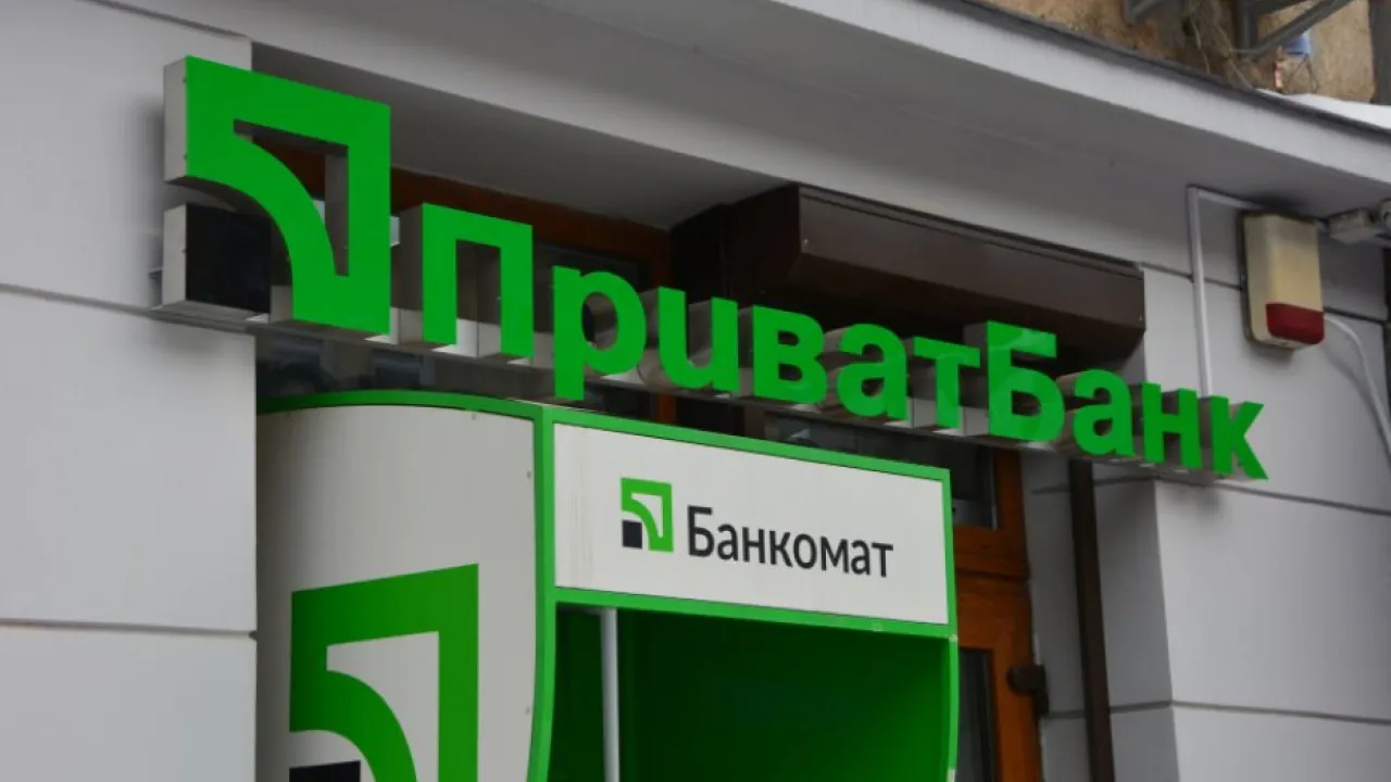 Обмін валют по-новому: що змінилося та до чого готуватися українцям при купівлі чи продажу доларів із новими правилами.
