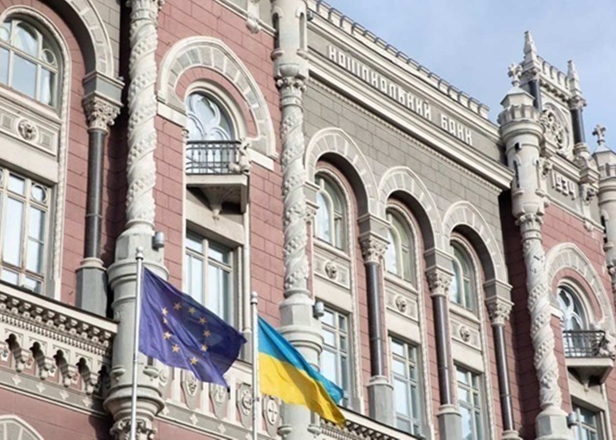 Збій у системі НБУ: регулятор оприлюднив помилкові курси долара та євро — актуальні деталі інциденту