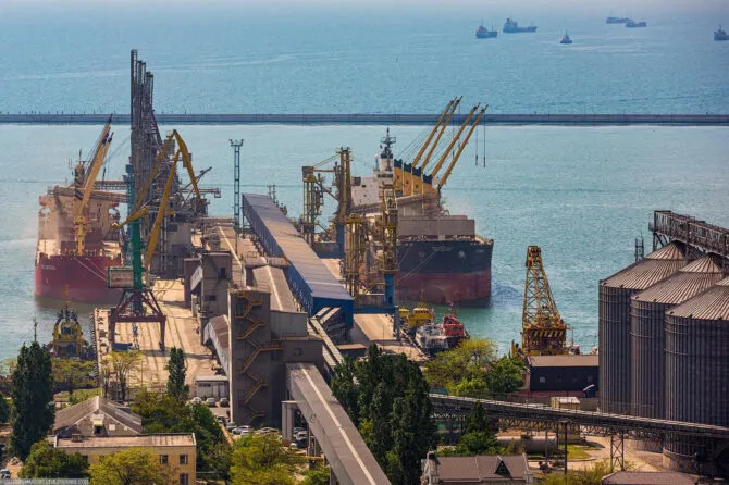 Зміна векторів: росія перенаправляє зерновий транзит на порти Балтики, Каспію та Далекого Сходу.